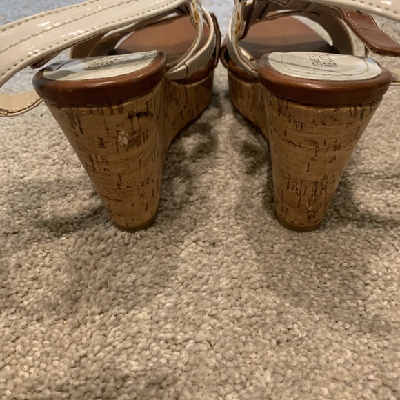 Cognac and white Kenneth Cole wedges. Size 7 - Picture 3 of 6